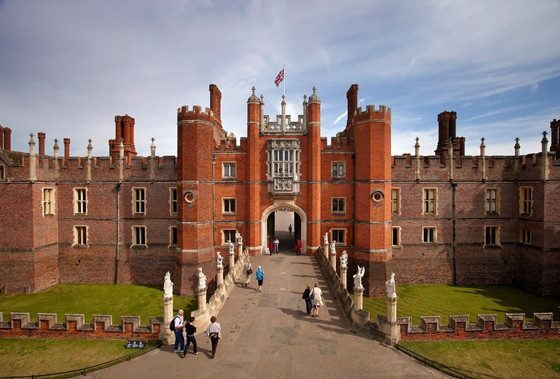 hampton court palace